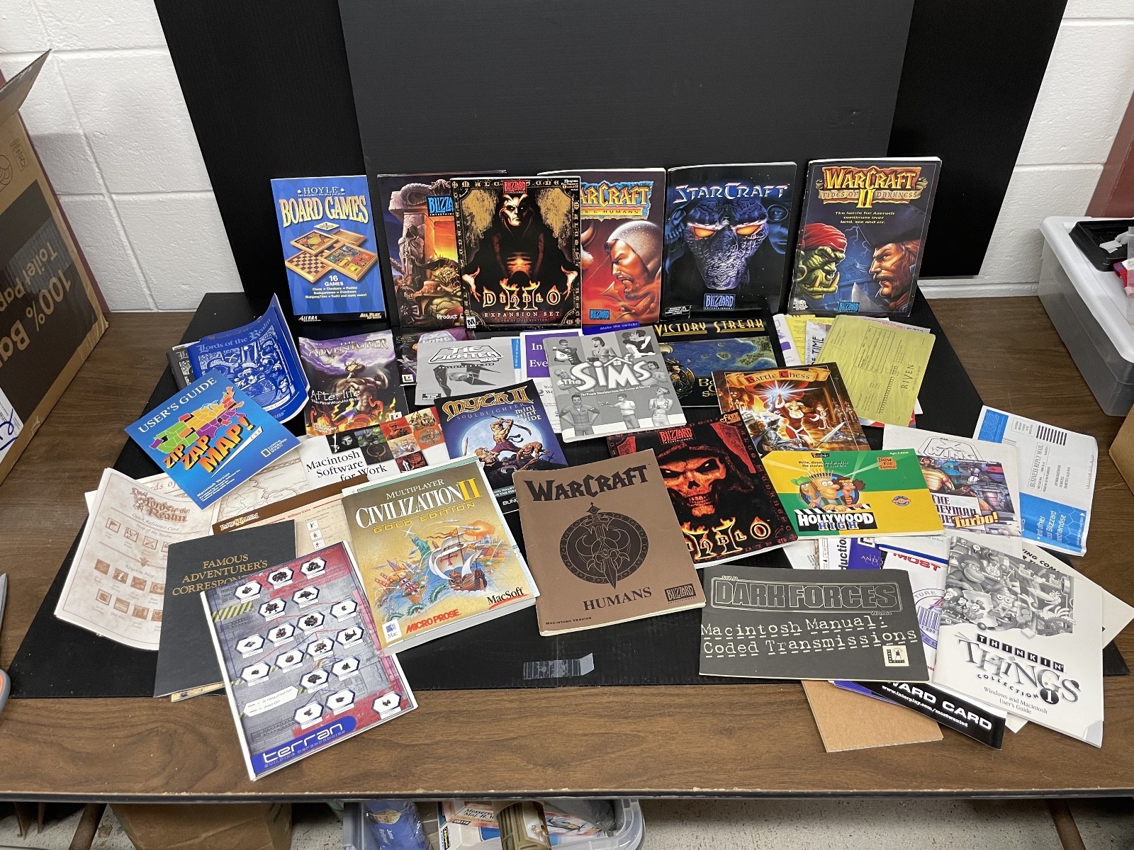 Lot Vintage Game Manuals, Warcraft, StarCraft, Diablo, Myth, Star Wars, Blizzard