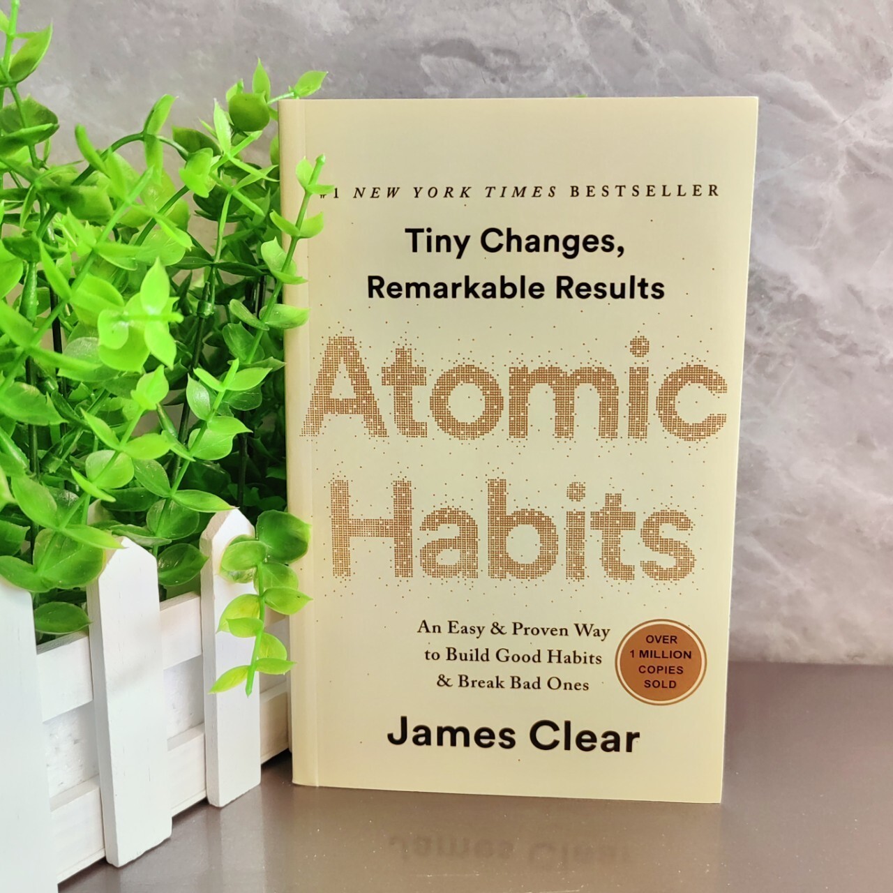 Atomic Habits by James Clear Build Good Habits & Break Bad Ones (Paperback)