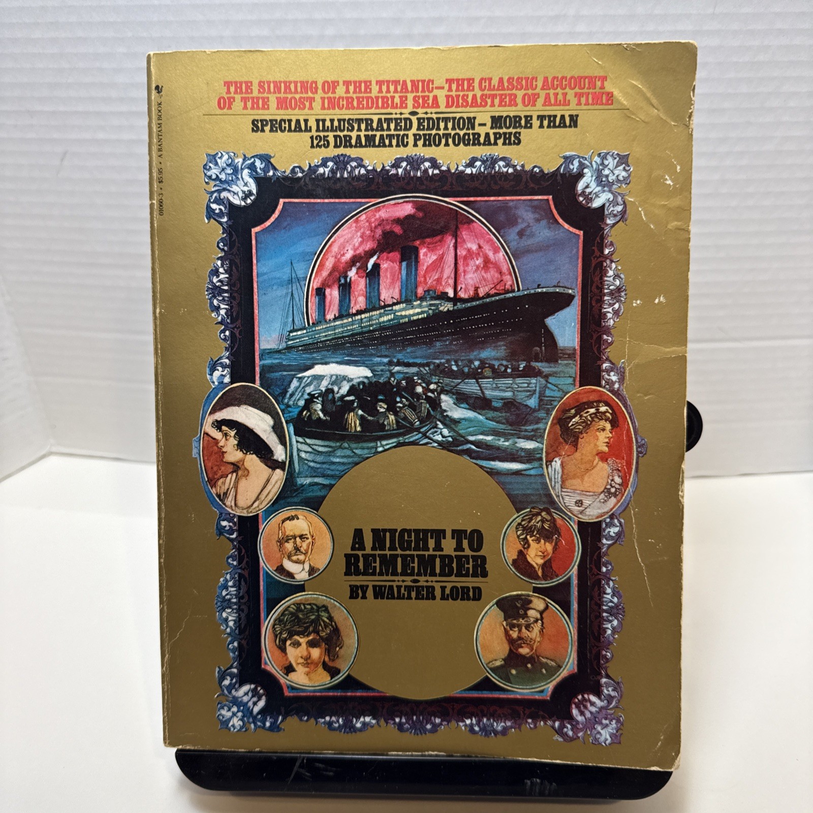 A Night To Remember Illustrated Edition Titanic Walter Lord Softcover 1978