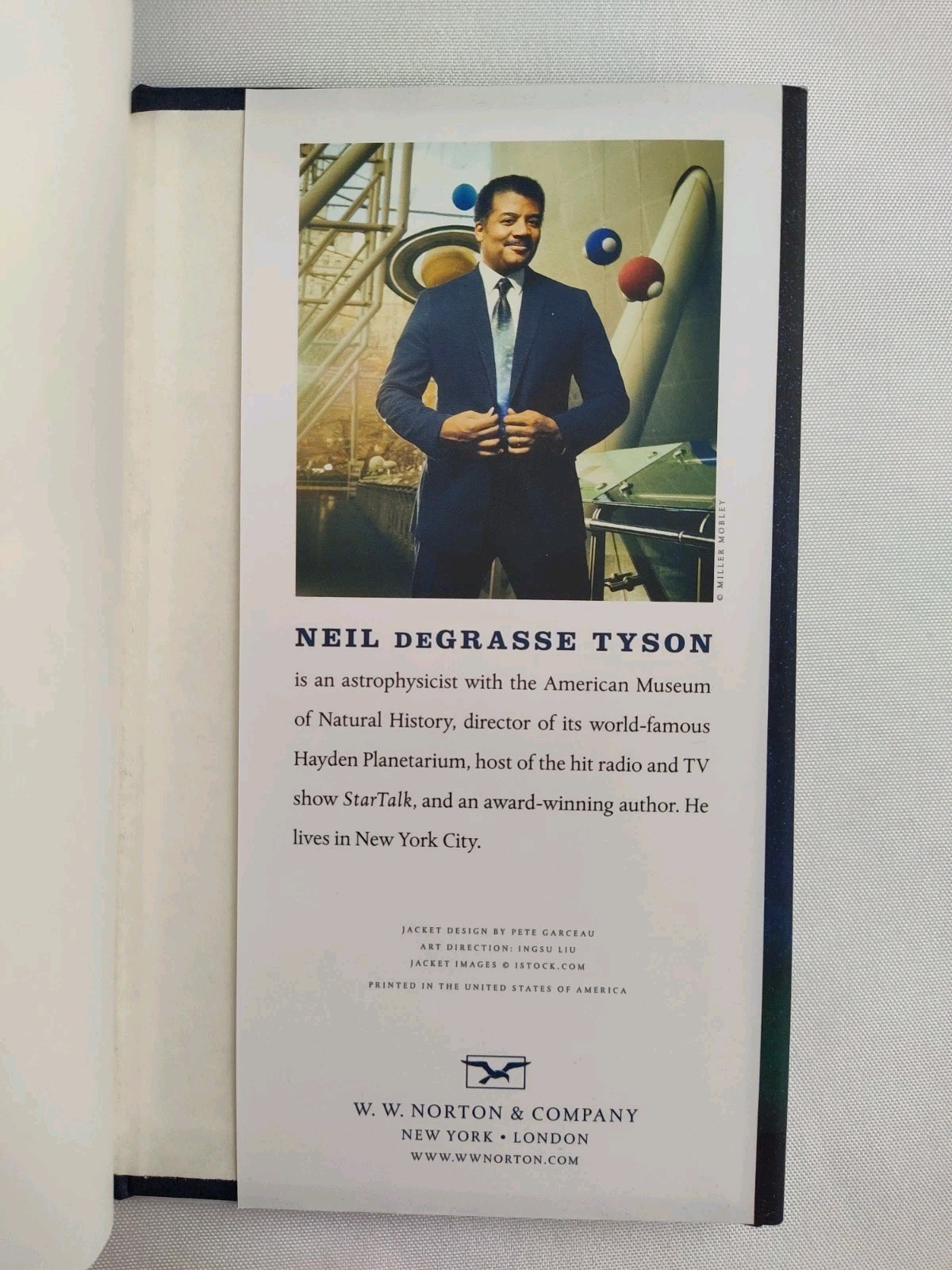 SIGNED Neil deGrasse Tyson Autographed Book – Astrophysics for People in a Hurry