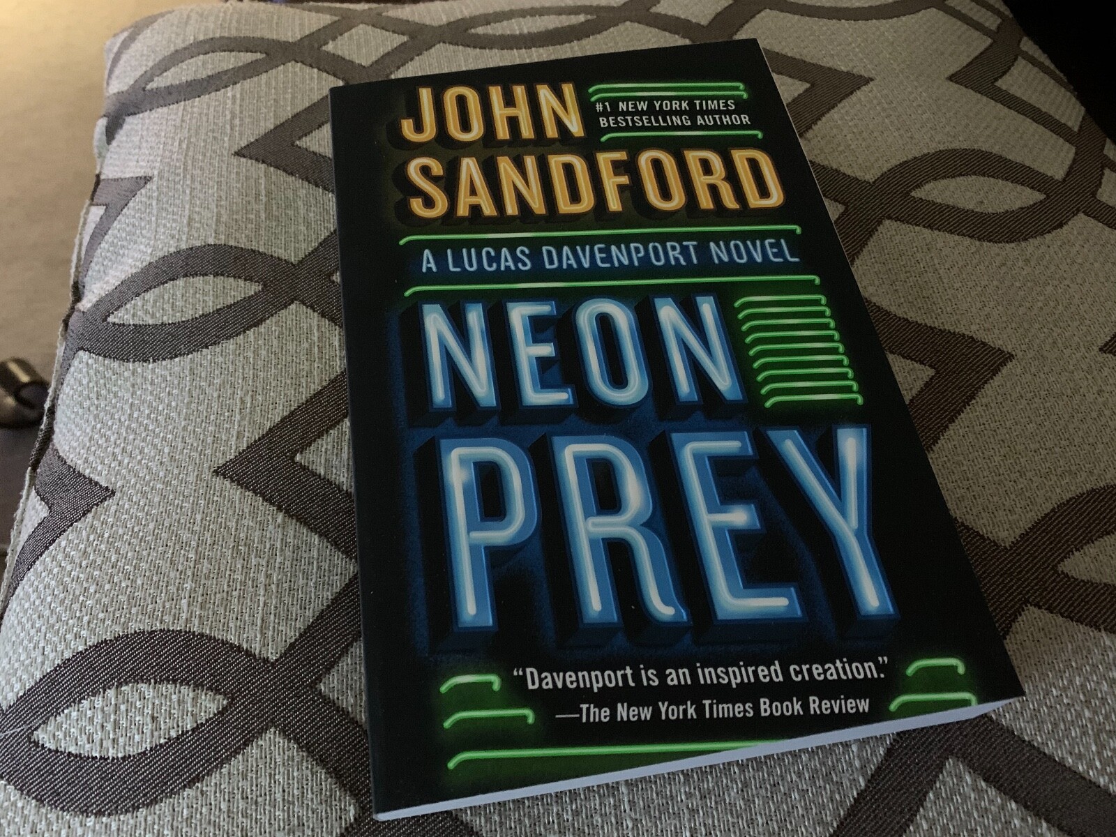 A Prey Novel Ser.: Neon Prey by John Sandford (2020, Trade Paperback)