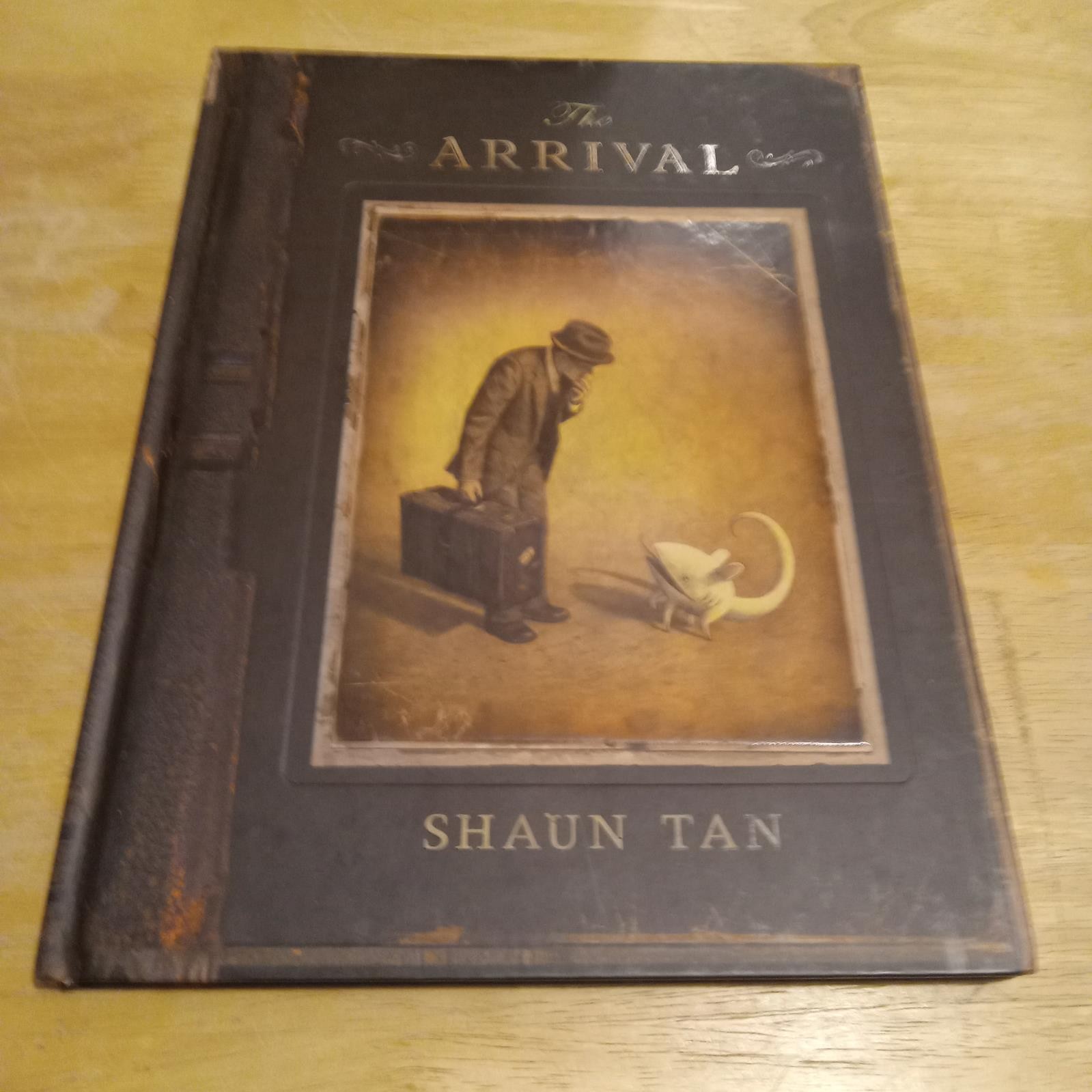 Shaun Tan The Arrival 2007 Arthur A Levine 1st 4to HC VG+