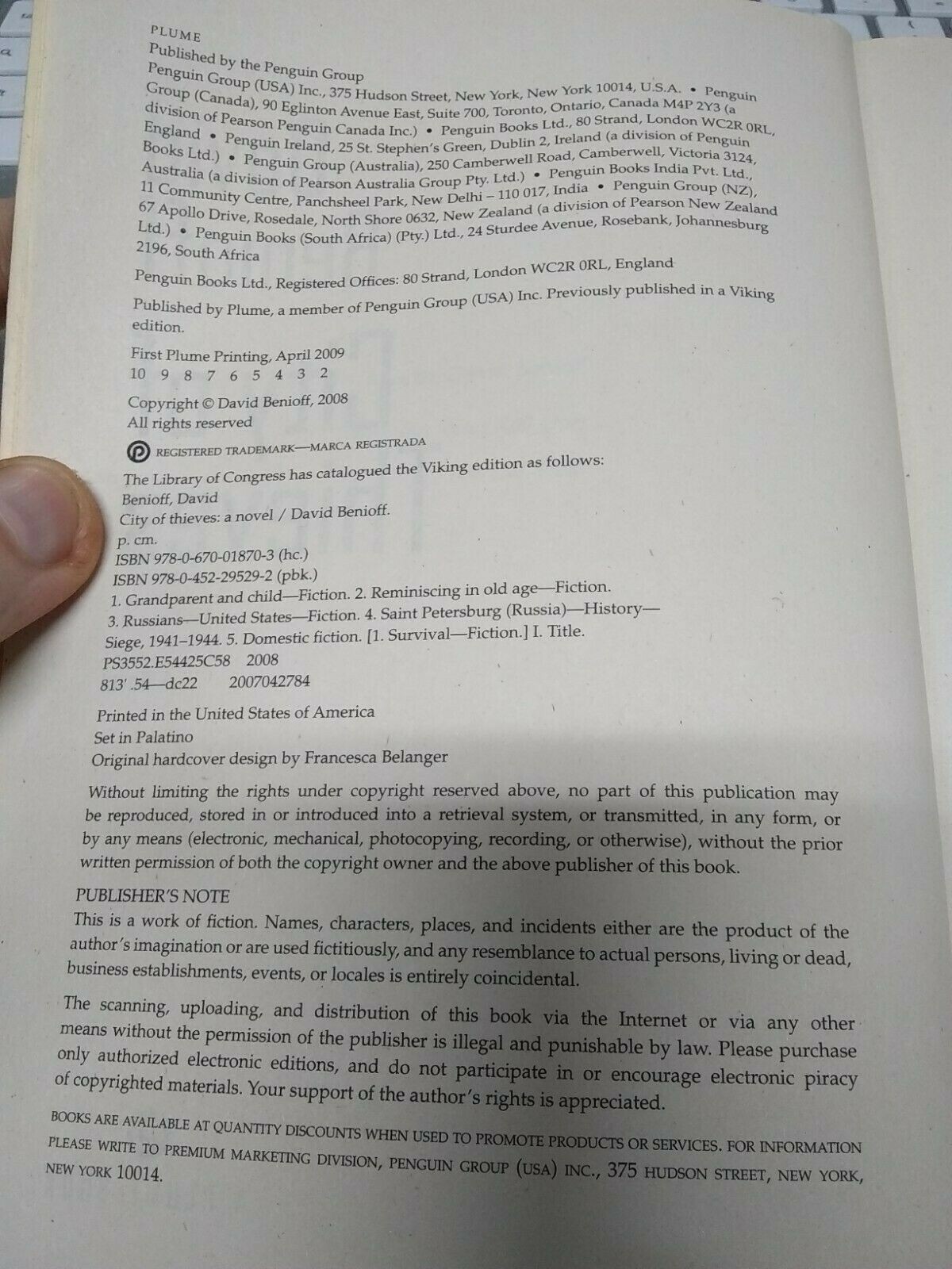 City of Thieves: A Novel (FC85-1-R)