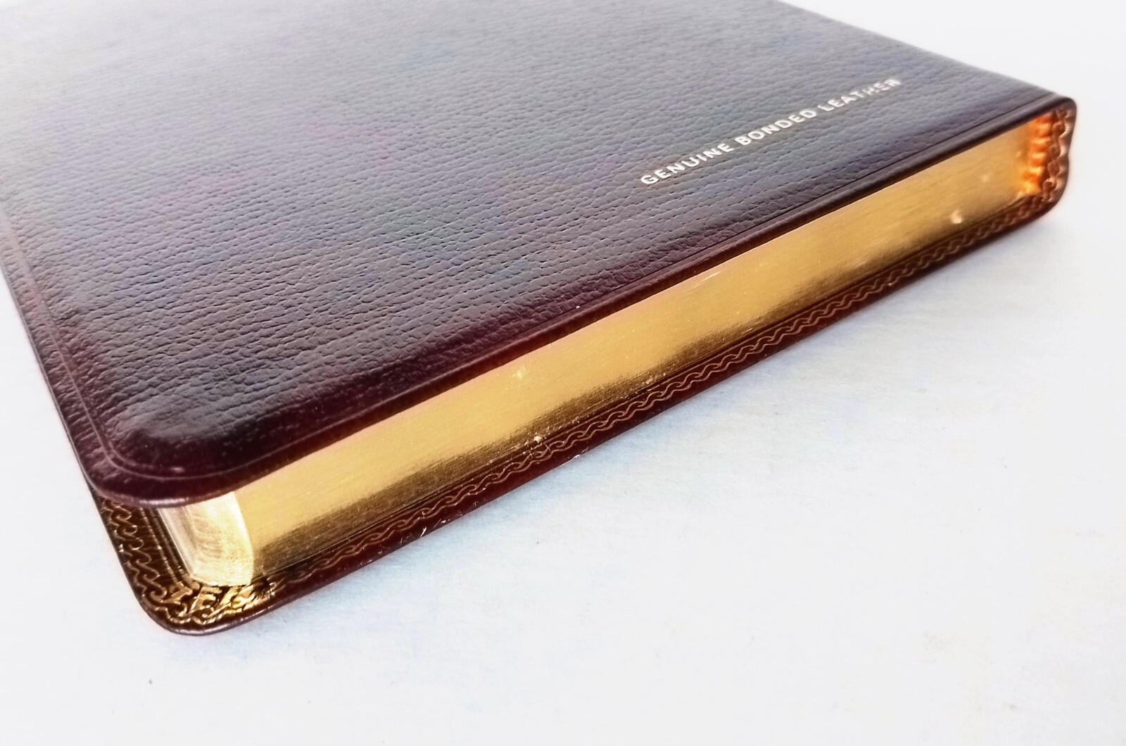 World Bible BURGUNDY GENUINE BONDED LEATHER World’s Thinnest Reference Bible KJV