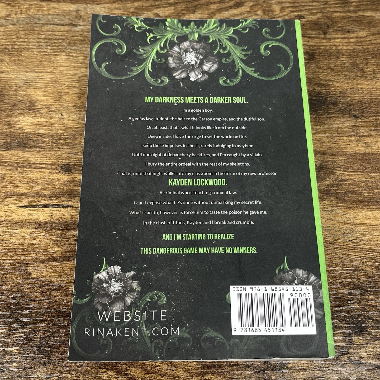 Kiss the Villain: A Riveting Dark Romance Between Enemies Rina Kent – Paperback