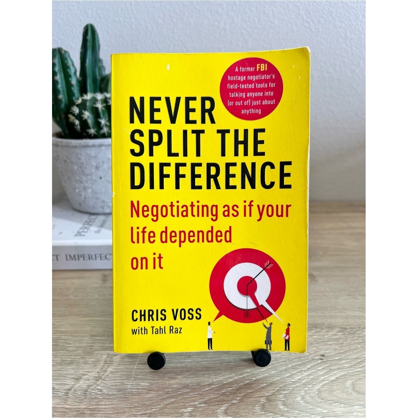 Never Split the Difference Chris Voss Paperback Negotiation Business Book