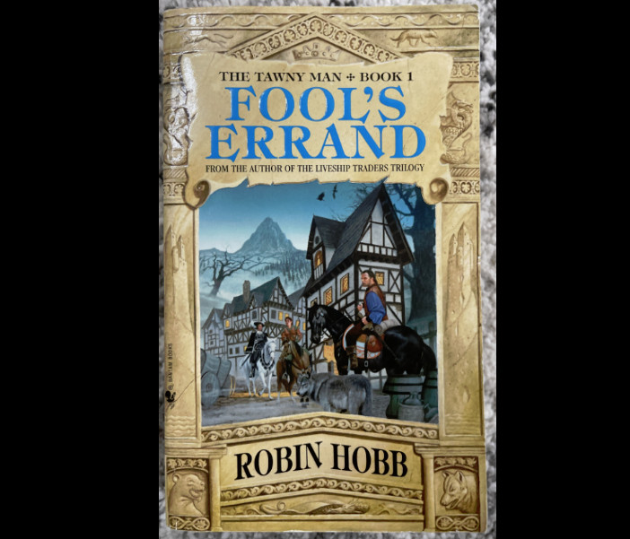 FOOL’S ERRAND by Robin Hobb FREE SHIPPING paperback book Tawny Man Trilogy 1