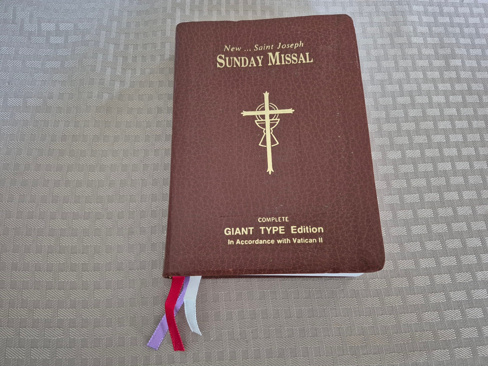 New Saint Joseph Sunday Missal Complete Giant Type Edition 1986 UNMARKED