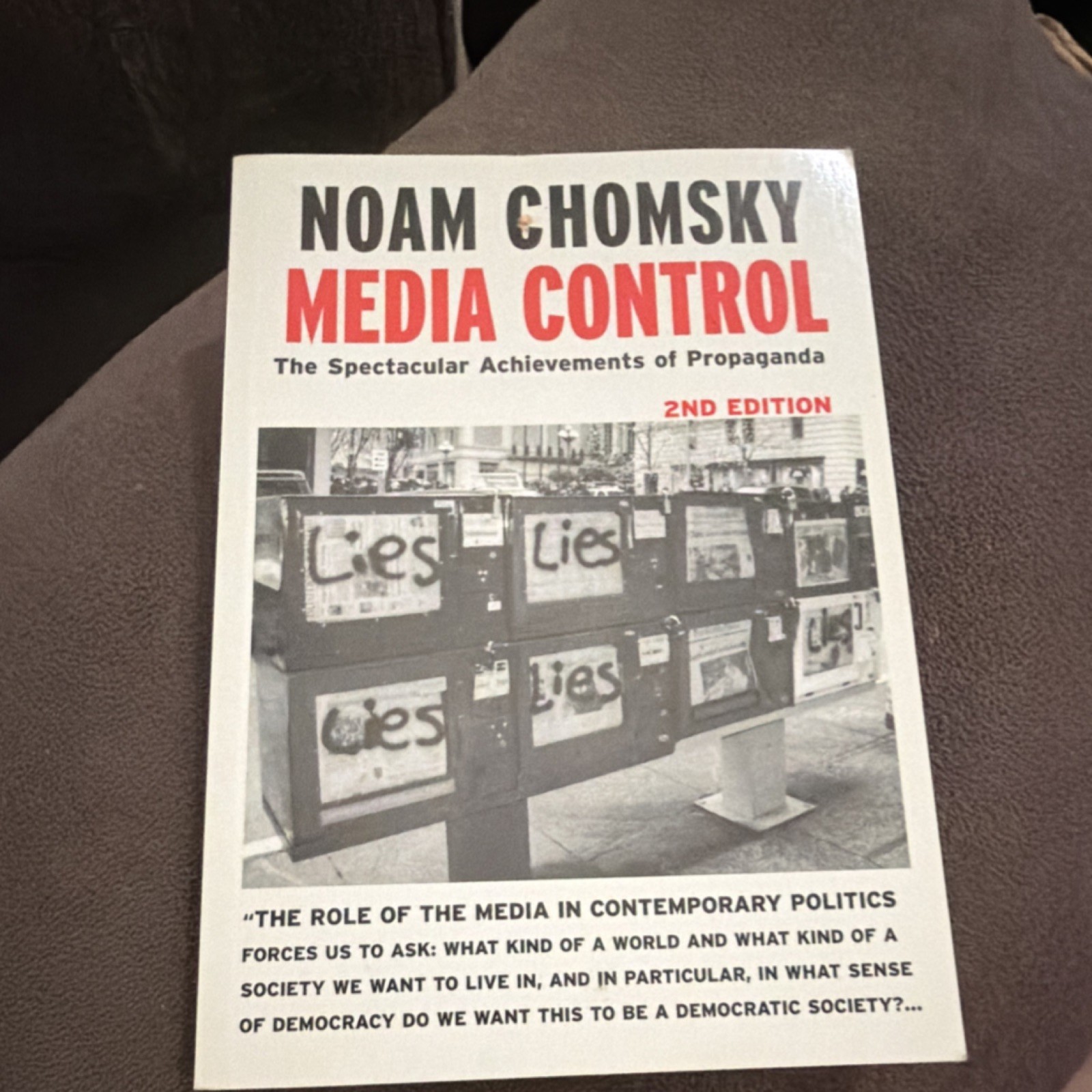 Media Control by Noam Chomsky PB Seven Stories Press 2002 Propaganda Politics