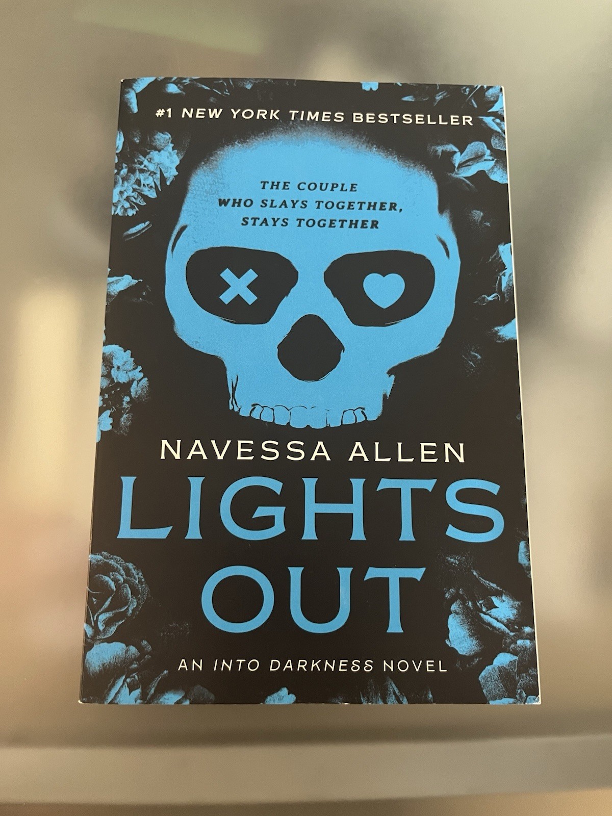Lights Out by Navessa Allen, Trade Paperback, Into Darkness, Romance, Zando