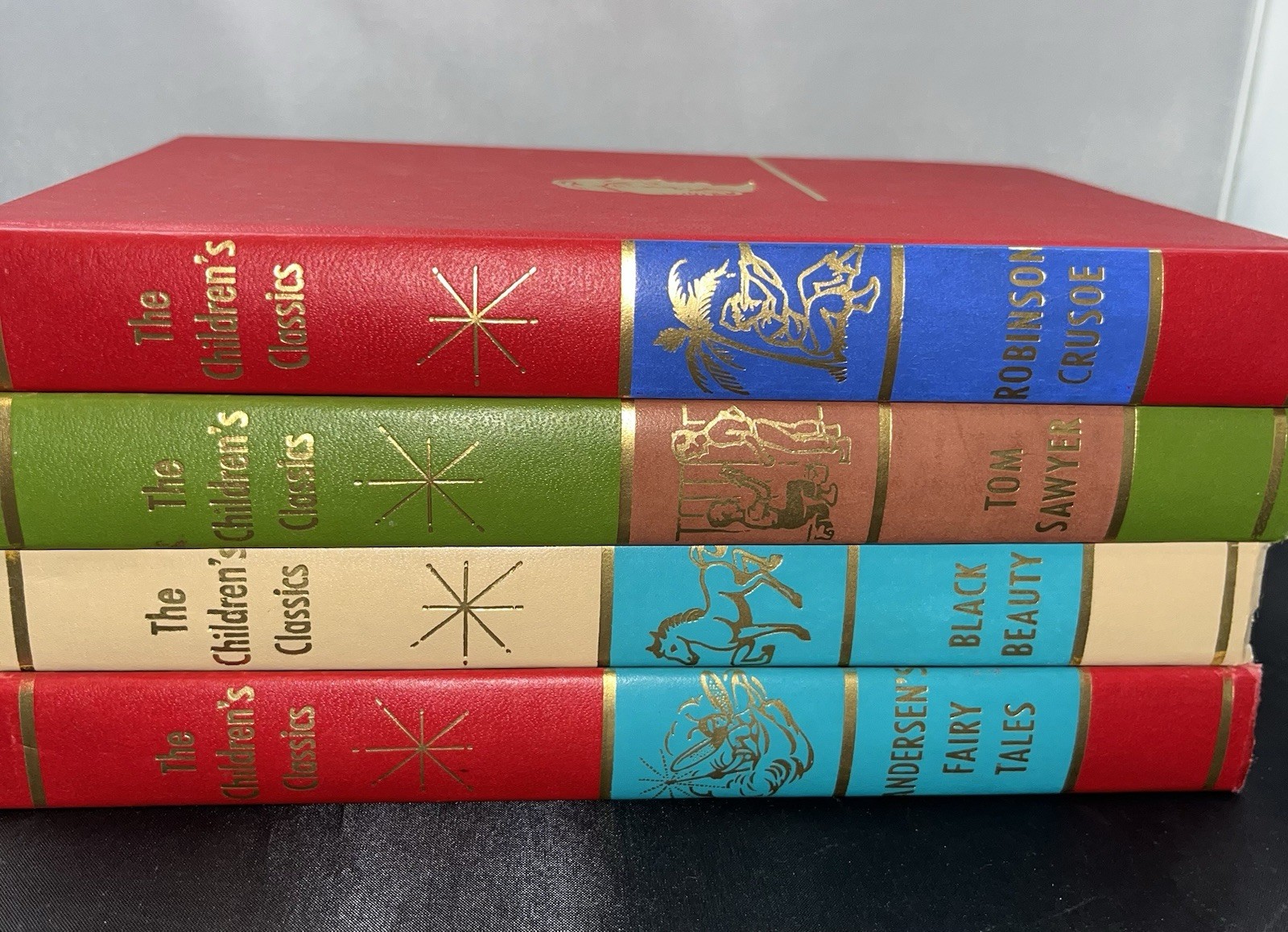 The CHILDREN’S CLASSICS HARDCOVER BOOKS VINTAGE SET OF 4