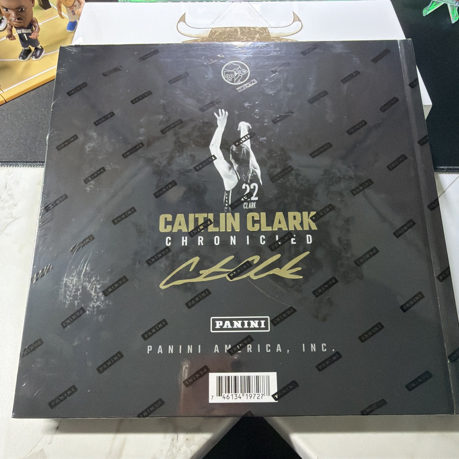 2025 CAITLIN CLARK Exclusive CHRONICLED BOOK 32 Cards Factory Sealed PANINI