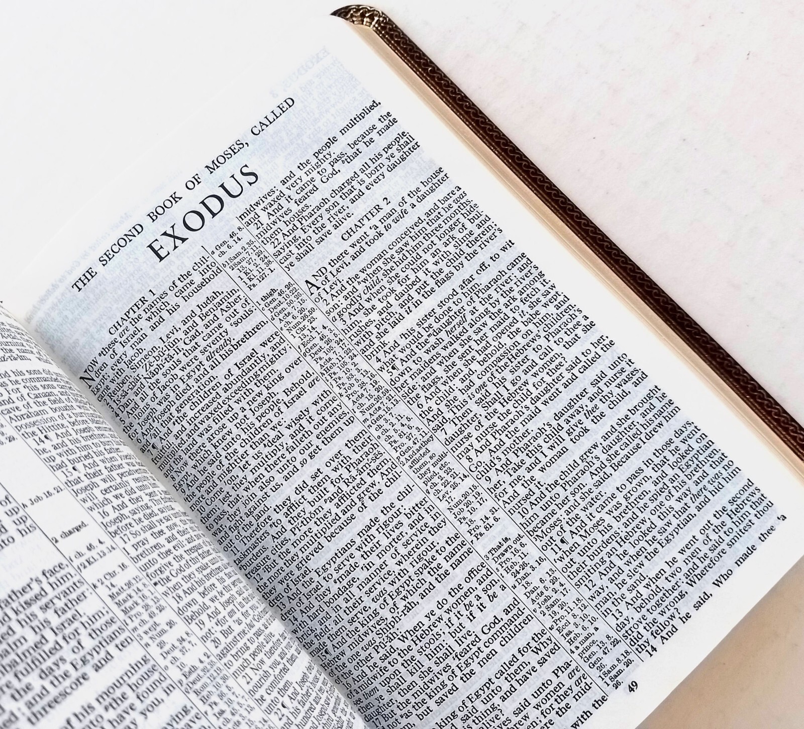 World Bible BURGUNDY GENUINE BONDED LEATHER World’s Thinnest Reference Bible KJV