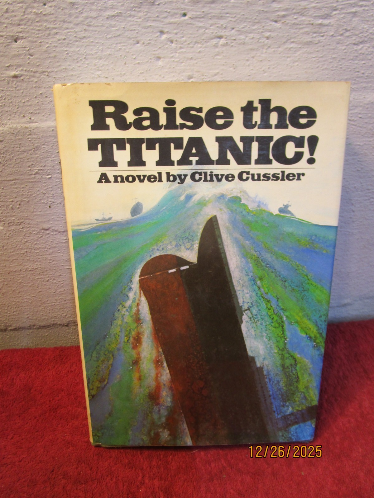 Vintage Clive Cussler – RAISE THE TITANIC! – Hard Cover Book 1976 Viking Press