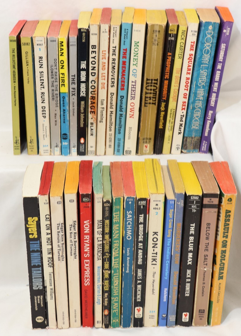 Lot of 34 Vintage Paperbacks, 1960s / 1970s Copyrights, No Duplicates, B675