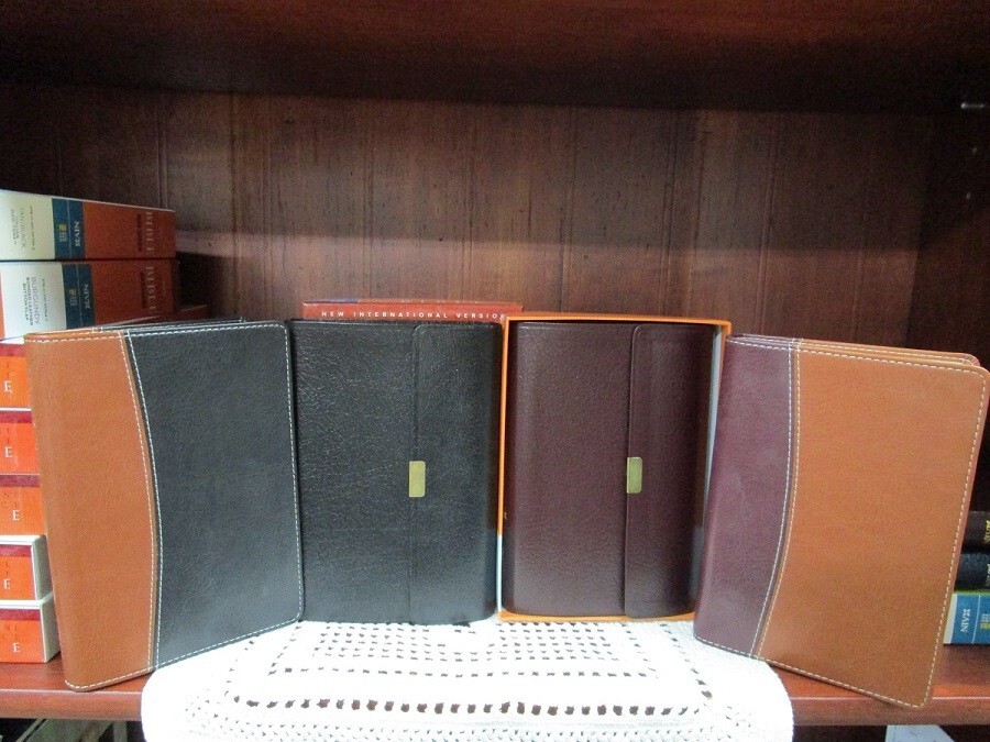 NIV 1984 Compact Thinline Reference Bible *6.3pt* Tan/Black LS *NEW!!