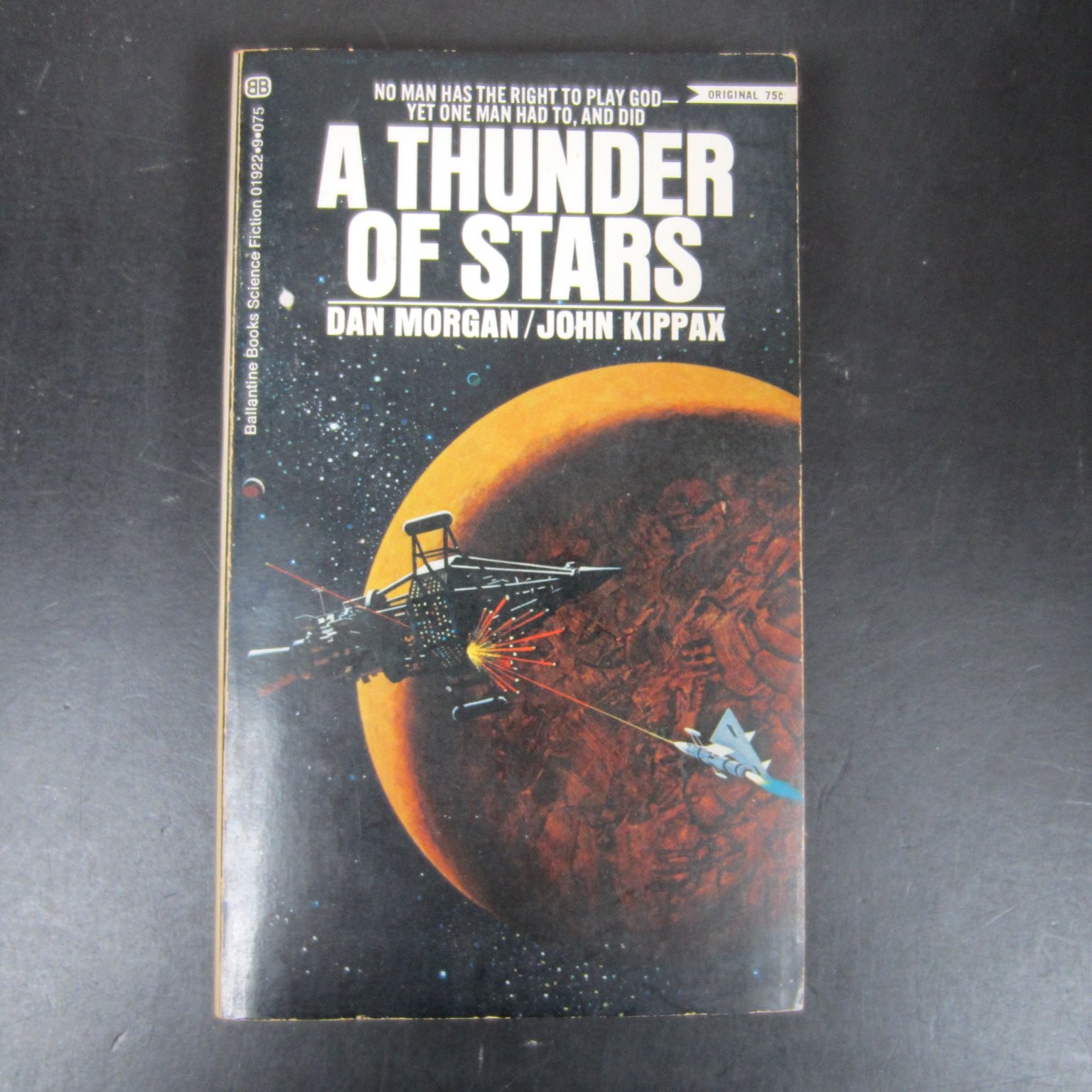 A Thunder of Stars Dan Morgan John Kippax 1970 First Printing Science Fiction PB
