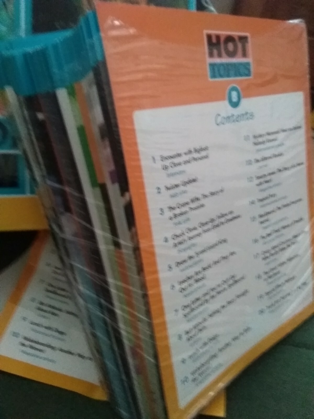 Hot Topic High Interest Reading Classroom Kit with Teachers Guide and CDs