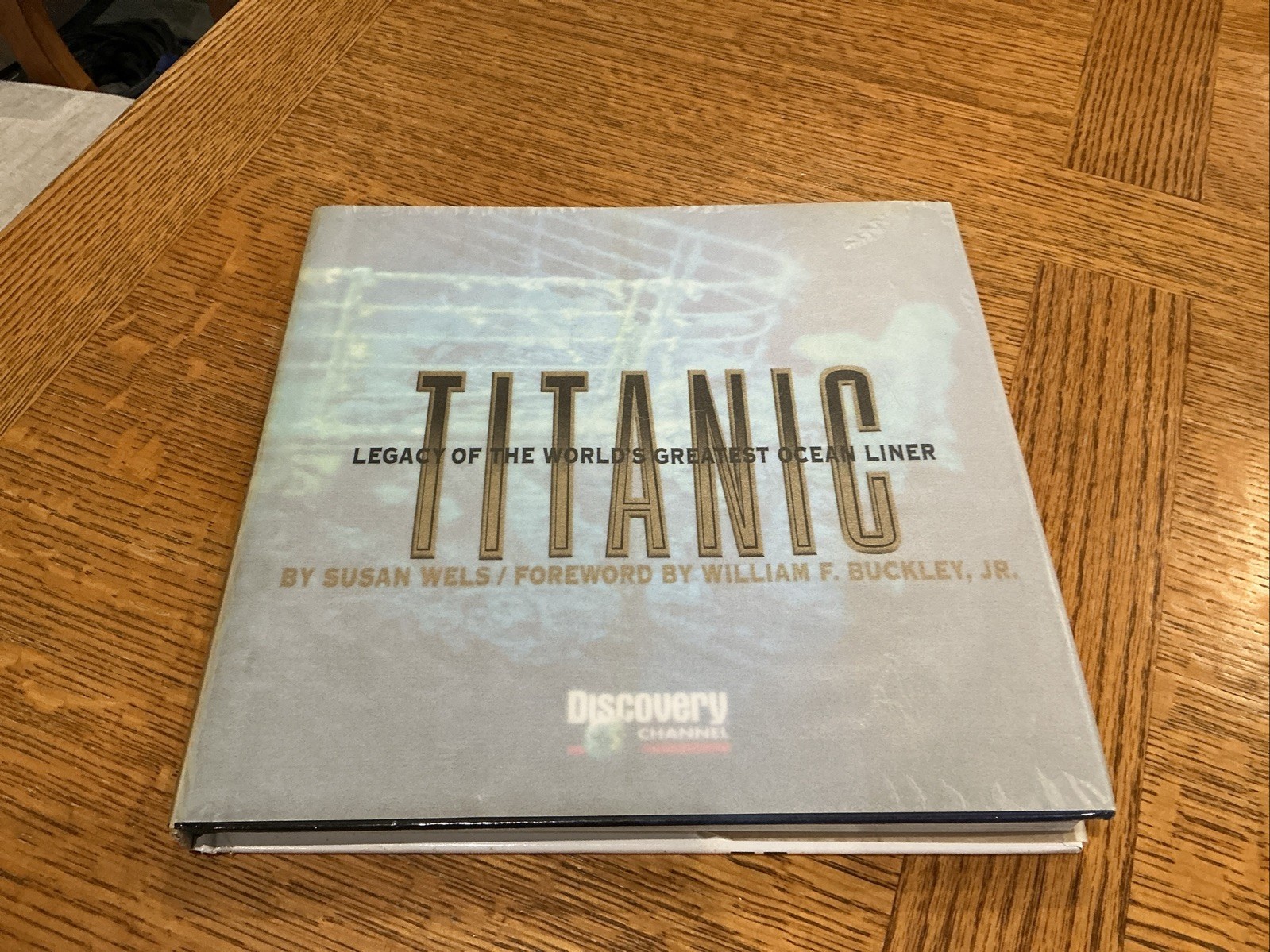 Titanic : Legacy of the World’s Greatest Ocean Liner by Susan Wels (1997,…